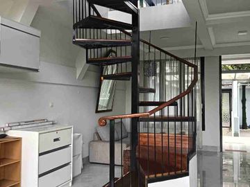 DIJUAL/DISEWAKAN RUMAH CANTIK ALA VILLA FURNISHED DENGAN TANAH TAMBAHAN DIBELAKANG BISA UNTUK BARBEQUE
