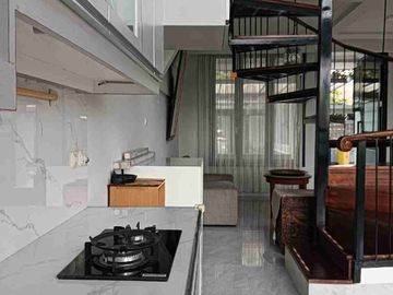 DIJUAL/DISEWAKAN RUMAH CANTIK ALA VILLA FURNISHED DENGAN TANAH TAMBAHAN DIBELAKANG BISA UNTUK BARBEQUE