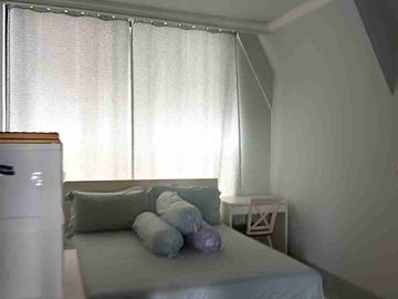 DIJUAL/DISEWAKAN RUMAH CANTIK ALA VILLA FURNISHED DENGAN TANAH TAMBAHAN DIBELAKANG BISA UNTUK BARBEQUE