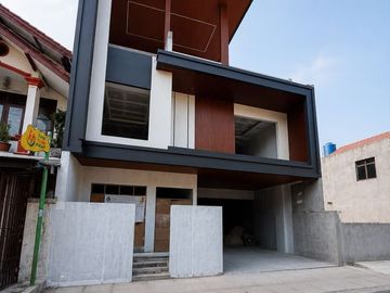 MBV355 Rumah 3 Lt Modern Kontemporer With Private Swimming Pool di Kebagusan