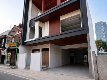MBV355 Rumah 3 Lt Modern Kontemporer With Private Swimming Pool di Kebagusan