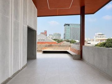 MBV355 Rumah 3 Lt Modern Kontemporer With Private Swimming Pool di Kebagusan