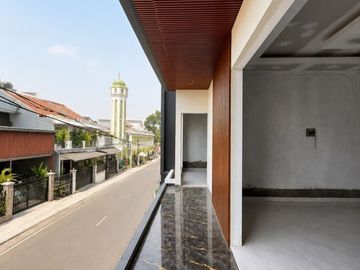 MBV355 Rumah 3 Lt Modern Kontemporer With Private Swimming Pool di Kebagusan