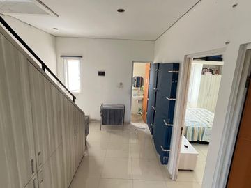 Rumah Nyaman dan Siap Huni 3 Lantai Furnished di Cipayung Jakarta Timur