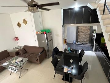 Rumah Nyaman dan Siap Huni 3 Lantai Furnished di Cipayung Jakarta Timur