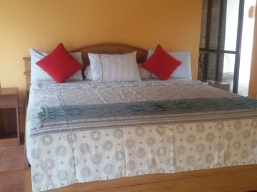 Dijual atau Disewakan Bulanan Villa View Laut Halaman Luas One Gate System di Goa Gong , Jimbaran.