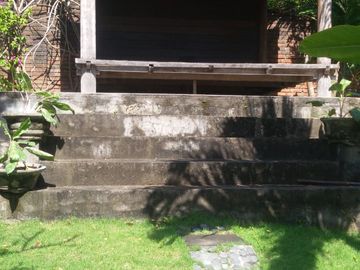 Dijual atau Disewakan Bulanan Villa View Laut Halaman Luas One Gate System di Goa Gong , Jimbaran.