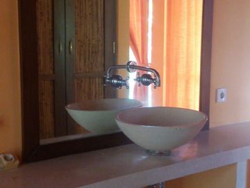 Dijual atau Disewakan Bulanan Villa View Laut Halaman Luas One Gate System di Goa Gong , Jimbaran.