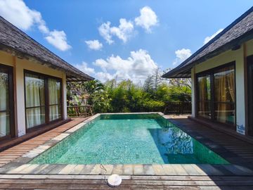 Dijual atau Disewakan Bulanan Villa View Laut Halaman Luas One Gate System di Goa Gong , Jimbaran.