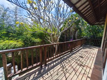 Dijual atau Disewakan Bulanan Villa View Laut Halaman Luas One Gate System di Goa Gong , Jimbaran.