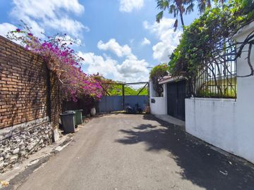 Dijual atau Disewakan Bulanan Villa View Laut Halaman Luas One Gate System di Goa Gong , Jimbaran.
