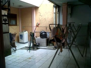 Dijual  rumah  area strategis cilandak jaksel, bisa utk usaha dan bebas banjir, akses jalan lebar