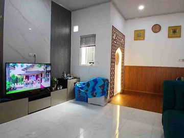 Dijual Rumah 2 lantai full renov siap huni di Kranggan Permai