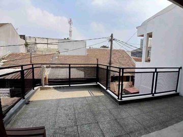 Dijual Rumah 2 lantai full renov siap huni di Kranggan Permai