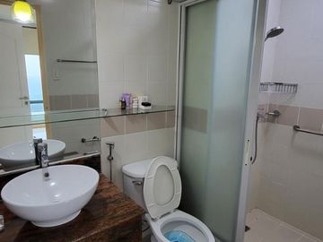 2Bedroom with Parking BGC Condo For Rent Bellagio Towers Burgos Circle Forbestown near One McKinley Pacific Plaza St Lukes Hospita Shangrila Serendra