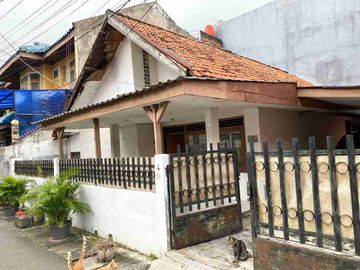 RUMAH BESAR DI PULOMAS