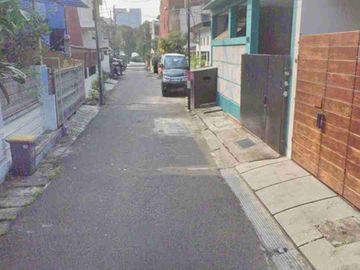 RUMAH BESAR DI PULOMAS