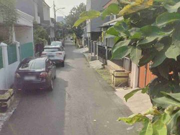 RUMAH BESAR DI PULOMAS