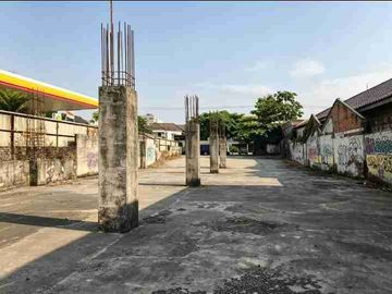 Sewa Lahan Komersial Pinggir Jalan Depok 2 – 815 m² Strategis