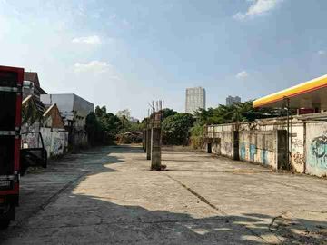 Sewa Lahan Komersial Pinggir Jalan Depok 2 – 815 m² Strategis