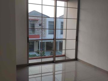 Dijual rumah PIK2