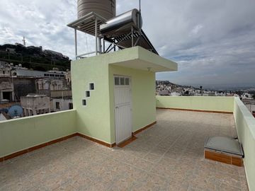 VENDO CASA 4 RECAMARAS, EXCELENTE UBICACION