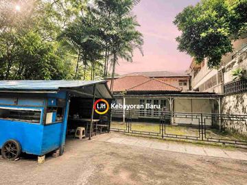 For Sale Rumah Tua Hitung Tanah di Senayan Area, Kebayoran Baru, Jakarta Selatan