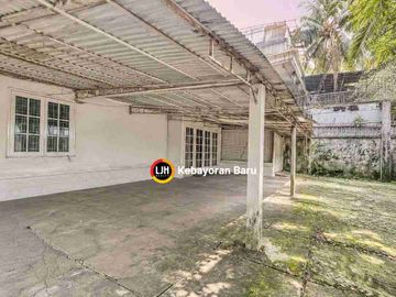 For Sale Rumah Tua Hitung Tanah di Senayan Area, Kebayoran Baru, Jakarta Selatan