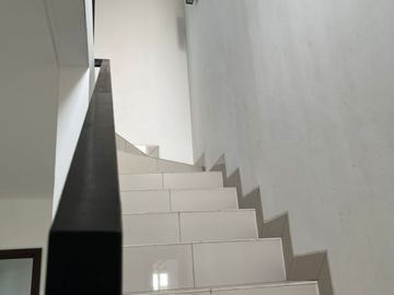 Dijual Rumah Modern 2 Lantai Plus 1 Ac Cluster Mahakam, Jakarta Garden City, Cakung, Jakarta Timur, 028