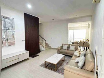 DIJUAL RUMAH GREEN LAKE CITY