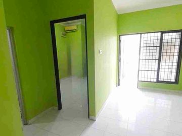 DIJUAL RUMAH SIAP HUNI – TRANS JAGAKARSA VILLAGE, JAKARTA SELATAN.
Lokasi Strategis • SHM • Akses Mudah • Harga Nego