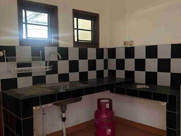 disewakan rumah 1 lantai semi furnish strategis murah dalam perumahan didekat jogja City mall