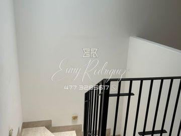 CASA EN RENTA, LOMBARDIA RESIDENCIAL; 3 REC. PRIVADA, 2 AUTOS, SIN MUEBLES.