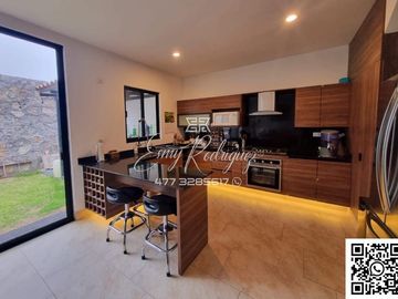 CASA EN RENTA, LOMBARDIA RESIDENCIAL; 3 REC. PRIVADA, 2 AUTOS, SIN MUEBLES.