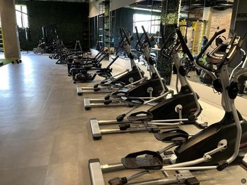 SE RENTA SUITE AMOBLADA FYBECA CUMBAYA US$680 MAS $50 CONDOMINIO
