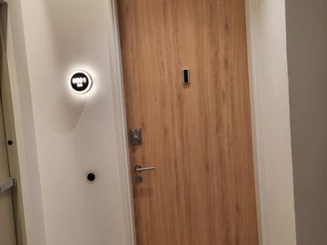 SE RENTA SUITE AMOBLADA FYBECA CUMBAYA US$680 MAS $50 CONDOMINIO