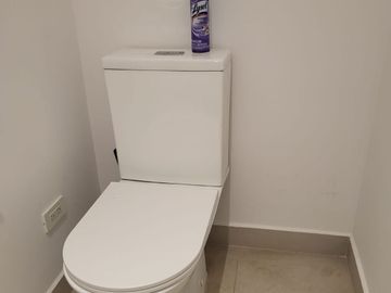SE RENTA SUITE AMOBLADA FYBECA CUMBAYA US$680 MAS $50 CONDOMINIO