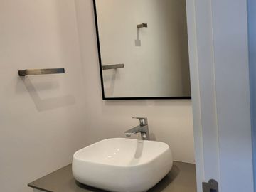SE RENTA SUITE AMOBLADA FYBECA CUMBAYA US$680 MAS $50 CONDOMINIO