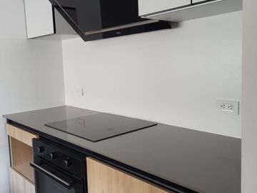 SE RENTA SUITE AMOBLADA FYBECA CUMBAYA US$680 MAS $50 CONDOMINIO