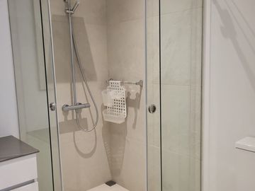 SE RENTA SUITE AMOBLADA FYBECA CUMBAYA US$680 MAS $50 CONDOMINIO