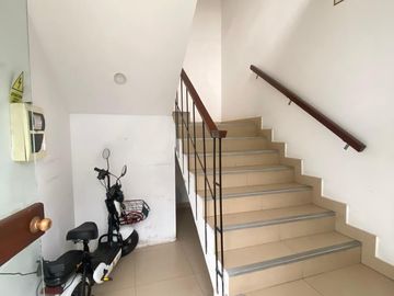 ¡ALQUILER DE LOCAL/OFICINA DÚPLEX EN LA MOLINA – FRENTE A MOLINA PLAZA!