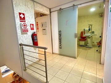 ¡ALQUILER DE LOCAL/OFICINA DÚPLEX EN LA MOLINA – FRENTE A MOLINA PLAZA!