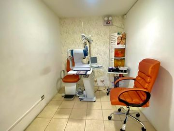 ¡ALQUILER DE LOCAL/OFICINA DÚPLEX EN LA MOLINA – FRENTE A MOLINA PLAZA!