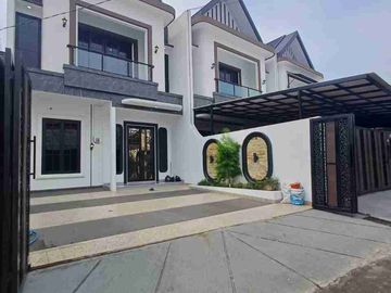 Rumah Bagus 2 Lantai American Classic Dalam Cluster LT 142 Di Jagakarsa Jakarta Selatan