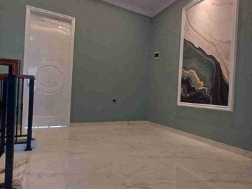 Rumah Bagus 2 Lantai American Classic Dalam Cluster LT 142 Di Jagakarsa Jakarta Selatan
