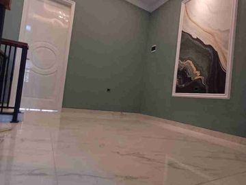 Rumah Bagus 2 Lantai American Classic Dalam Cluster LT 142 Di Jagakarsa Jakarta Selatan