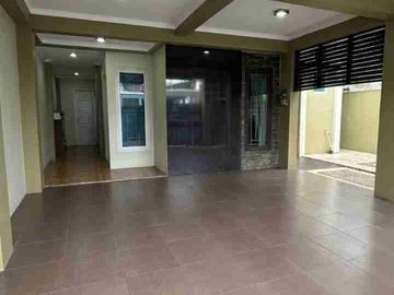 Dijual Rumah Tengah Kota