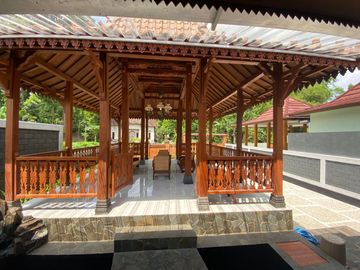 Rumah Joglo Modern dengan Kolam Renang di Prambanan, Lahan Raksasa 428m²
