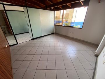 ALQUILO LOCAL COMERCIAL FRENTE A MOLINA PLAZA – 69 M² – LA MOLINA
