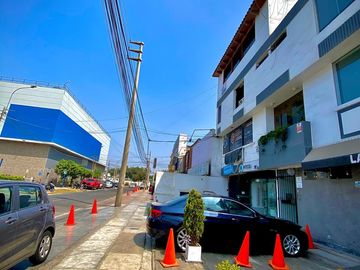 ALQUILO LOCAL COMERCIAL FRENTE A MOLINA PLAZA – 69 M² – LA MOLINA